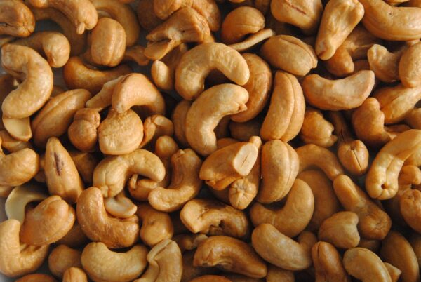 cashew nuts, nuts, snack-1549580.jpg